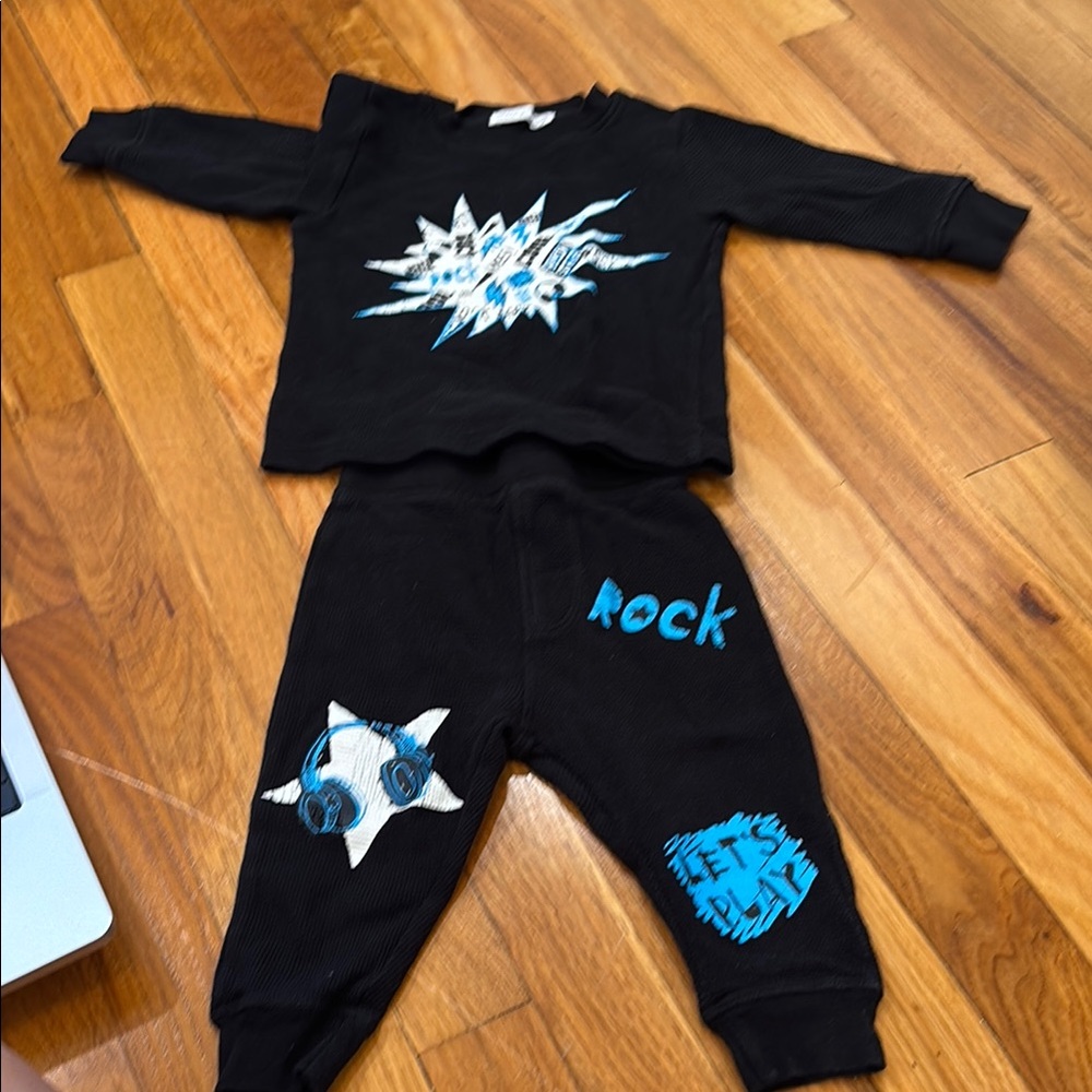 Little mish - 12M Black and Blue Graphic Toddler Outfit